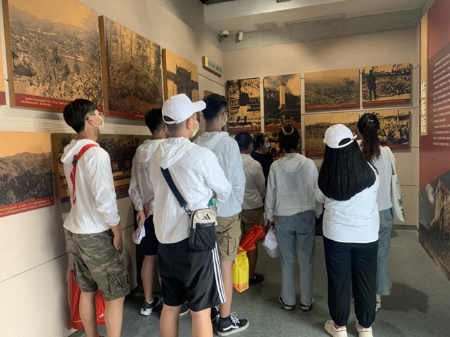 在福建省蘇維埃政府舊址聆聽革命先輩事跡。福建船政交通職業(yè)學院供圖